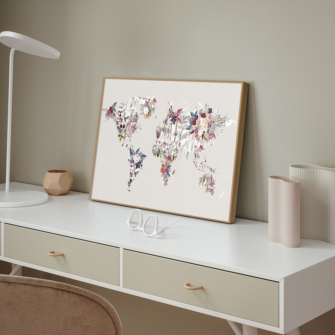 Worldmap flowers light | INDRAMMET BILLEDE Indrammet billede MF 30x40 Egeramme