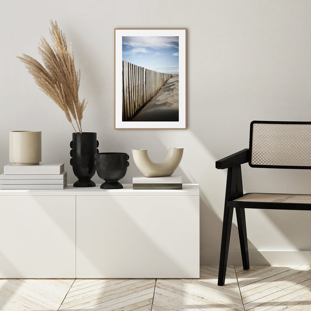 Sand behind bars | INDRAMMET BILLEDE Indrammet billede MF 30x40 Sort