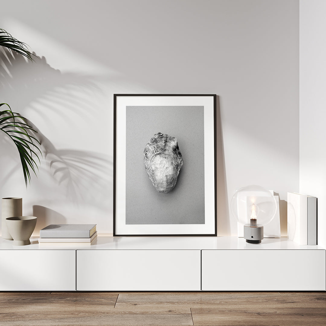 Oyster 1 | INDRAMMET BILLEDE Indrammet billede MF 30x40 Egeramme