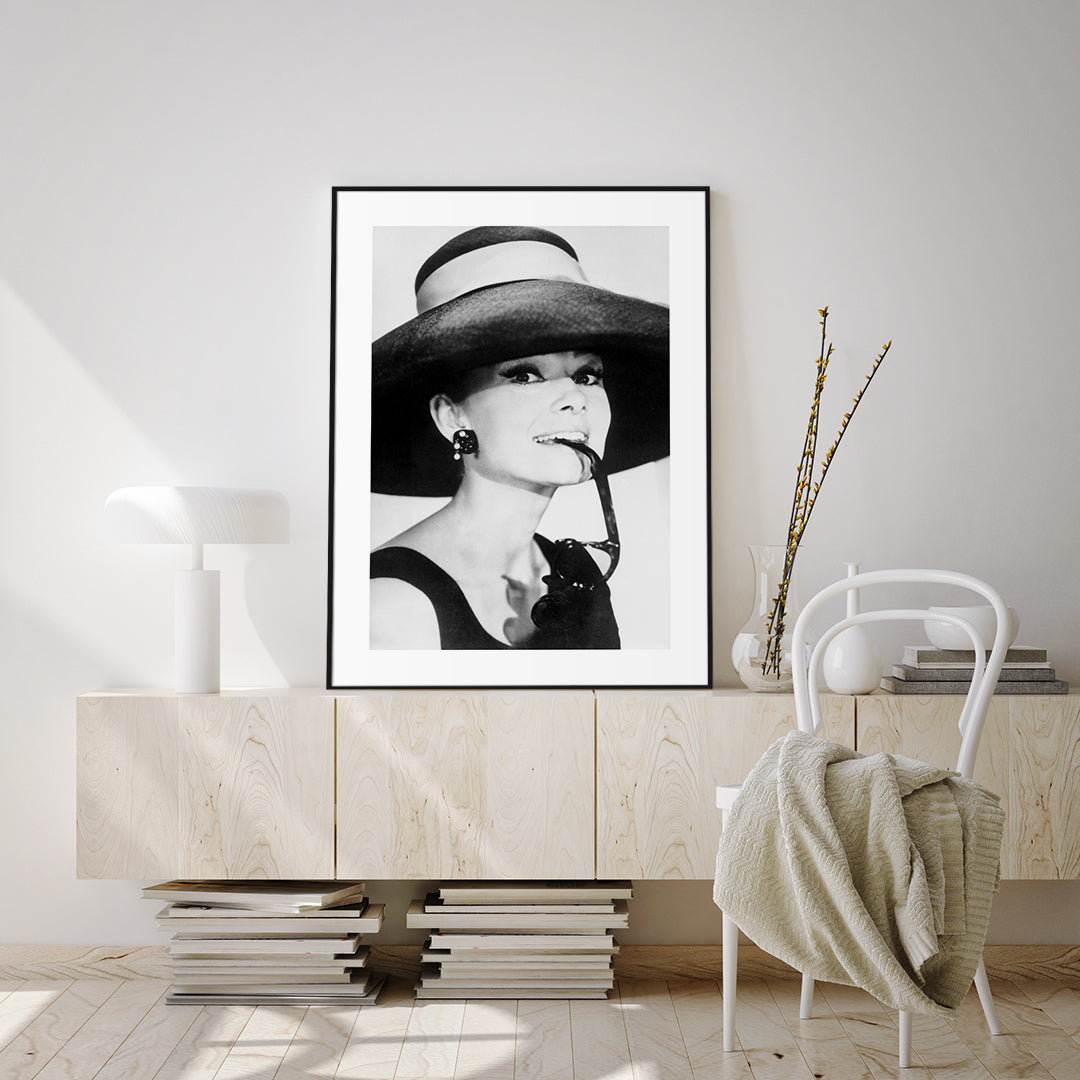 Audrey Hepburn 2 | INDRAMMET BILLEDE Indrammet billede MF 30x40 Sort