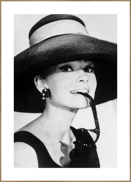 Audrey Hepburn 2 | INDRAMMET BILLEDE Indrammet billede MF 30x40 Egeramme