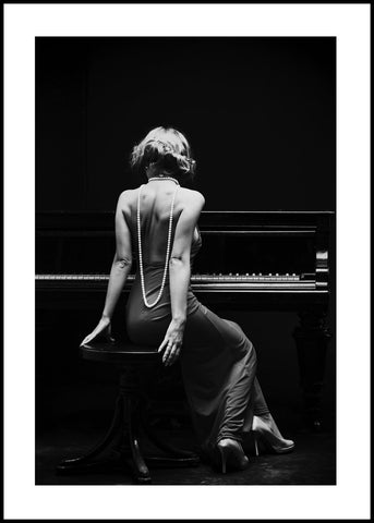 Piano Lady | INDRAMMET BILLEDE Indrammet billede MF 30x40 Sort