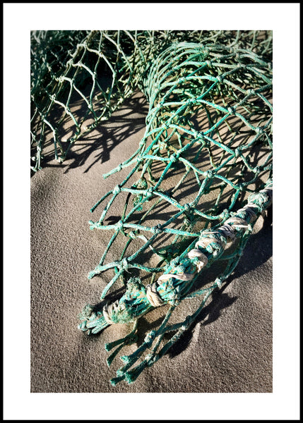 Net in sand | INDRAMMET BILLEDE Indrammet billede MF 30x40 Sort
