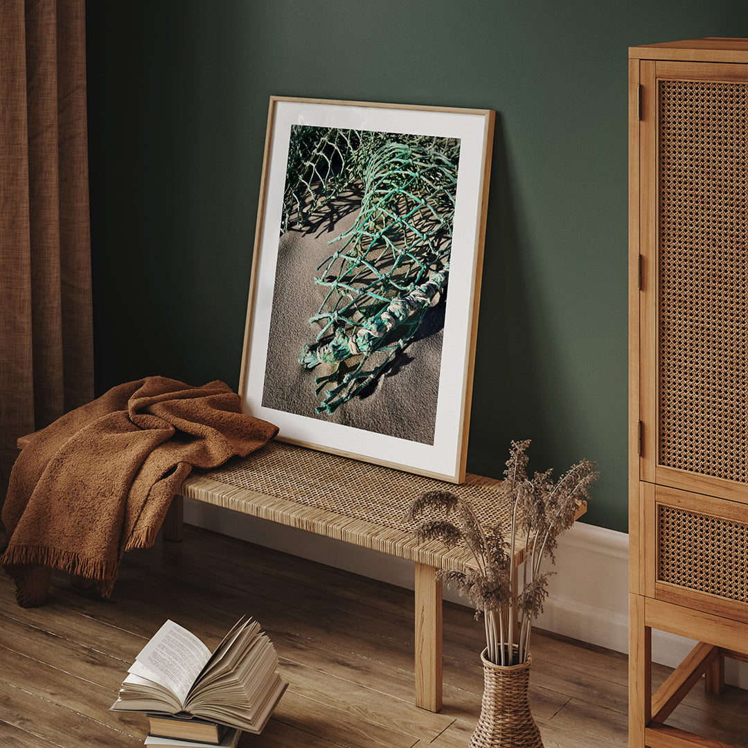 Net in sand | INDRAMMET BILLEDE Indrammet billede MF 30x40 Sort