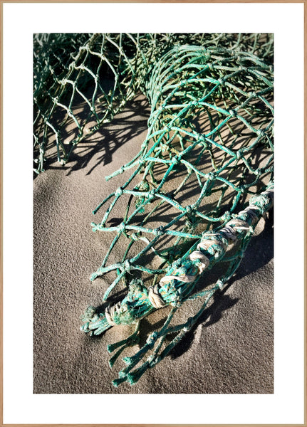 Net in sand | INDRAMMET BILLEDE Indrammet billede MF 30x40 Egeramme