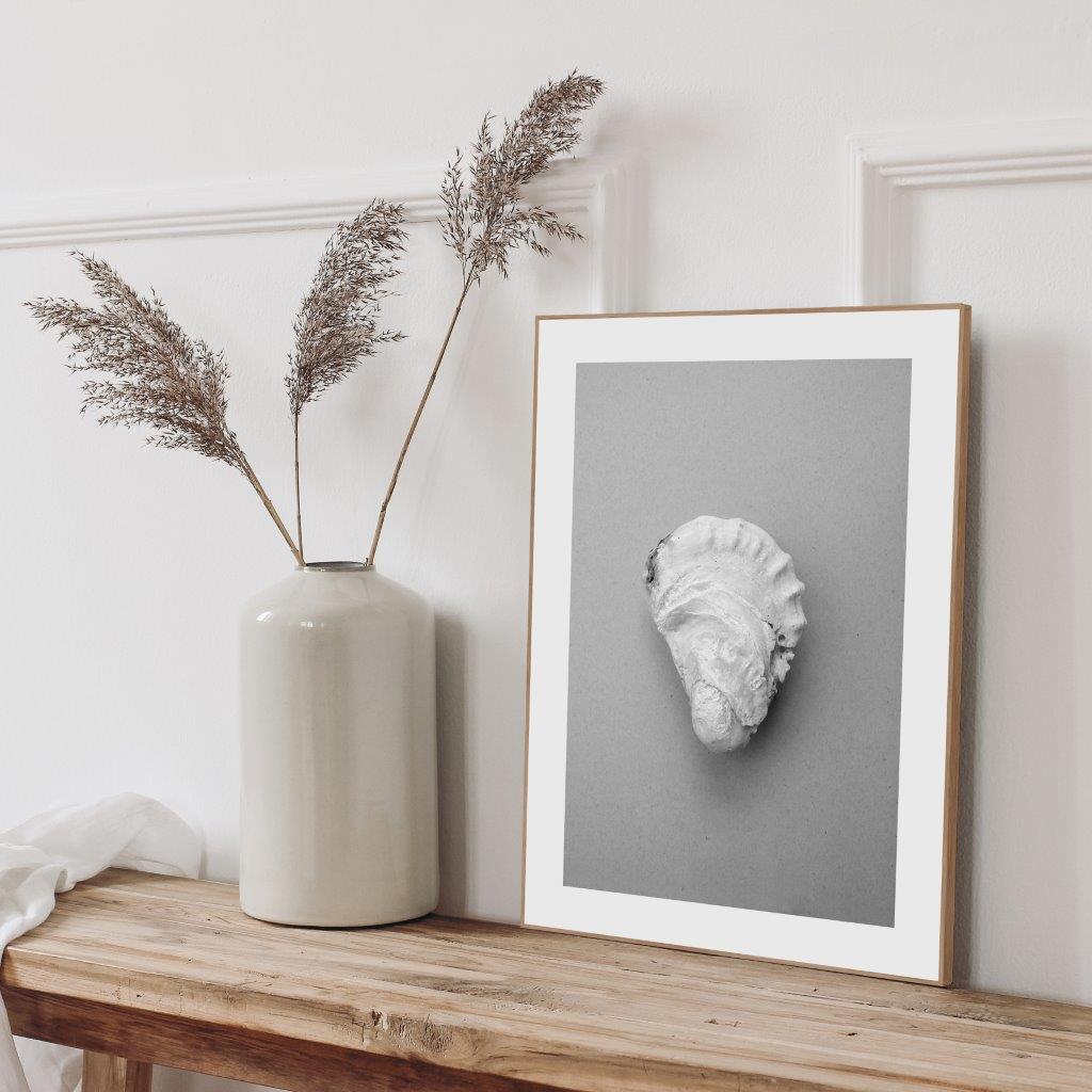 Oyster 2 | INDRAMMET BILLEDE Indrammet billede MF 30x40 Egeramme