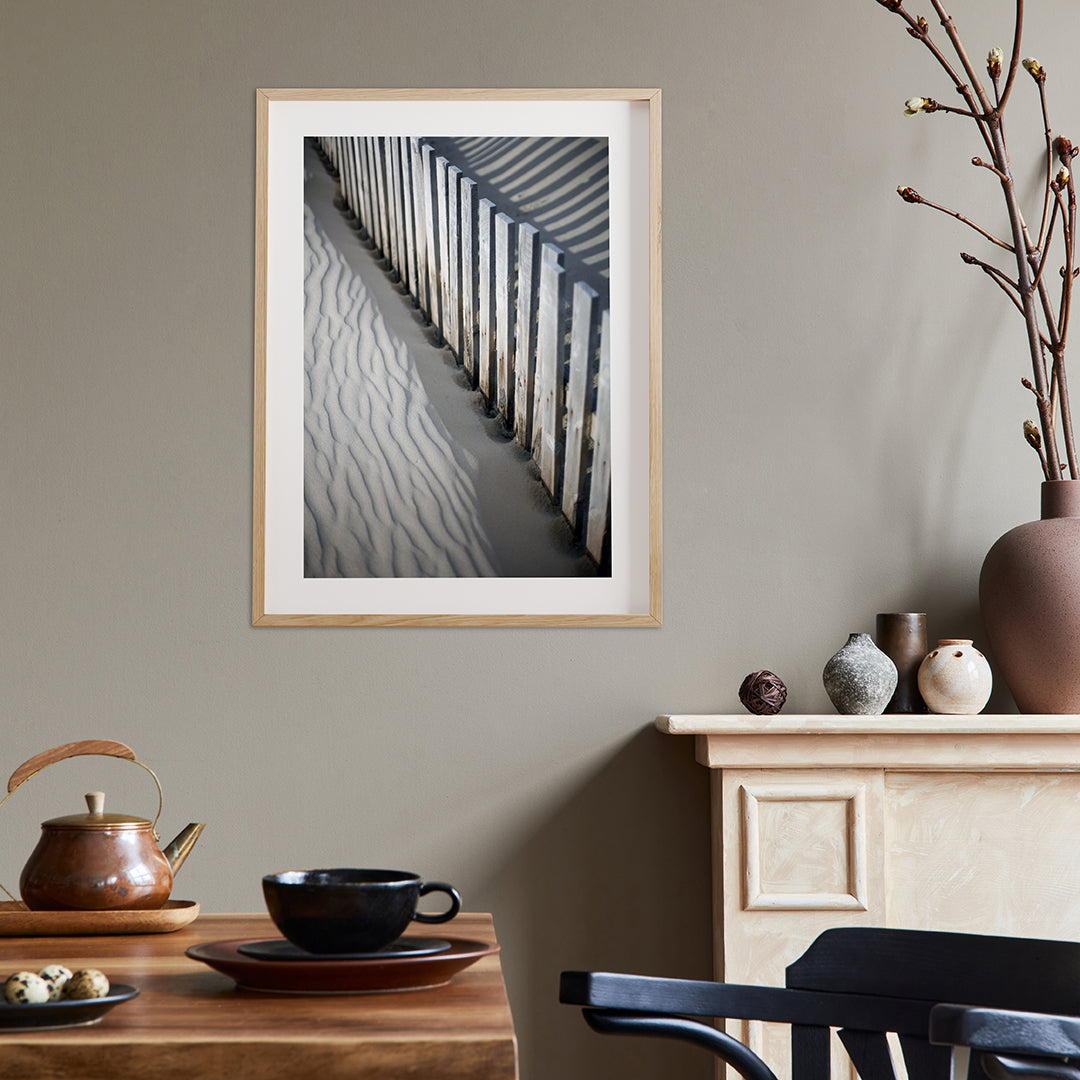 Sandy fence | INDRAMMET BILLEDE Indrammet billede MF 30x40 Sort